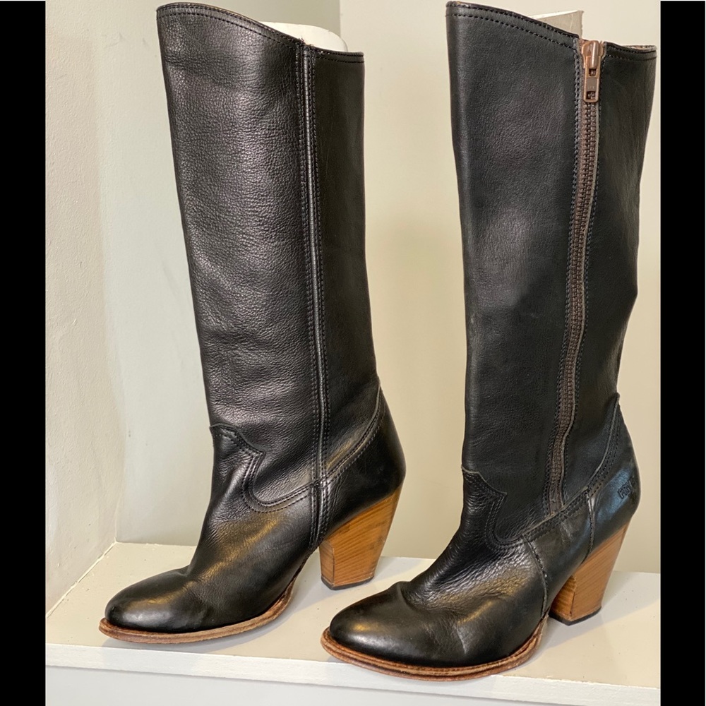 Frye Angela Side Zip Boot, size 8